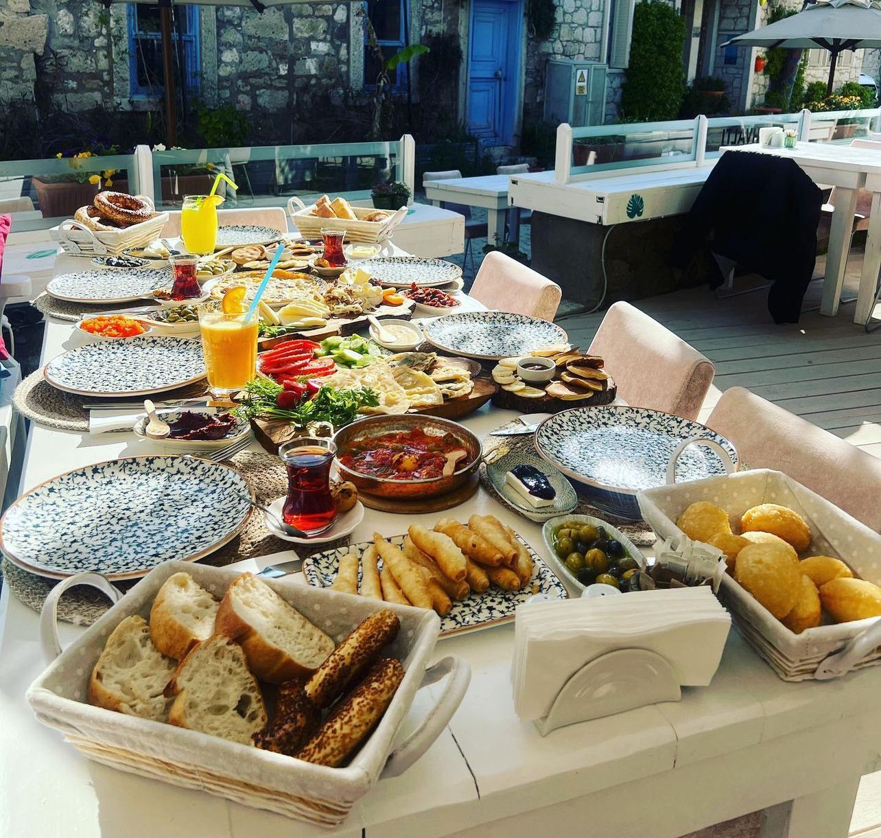 Alaçatı Tatil Kahvaltı Salonları