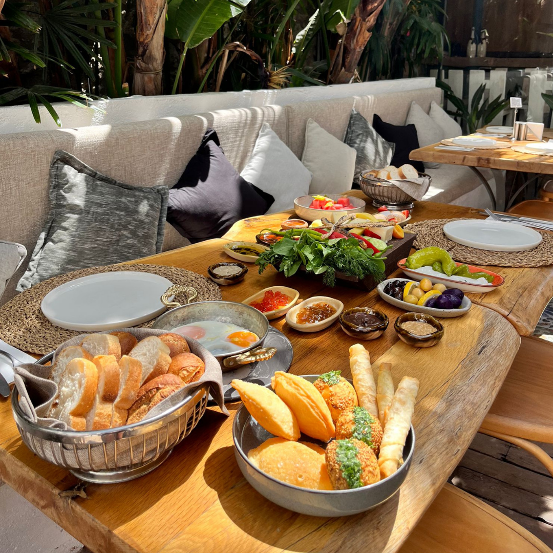 Alaçatı Tatil Kahvaltı Salonları