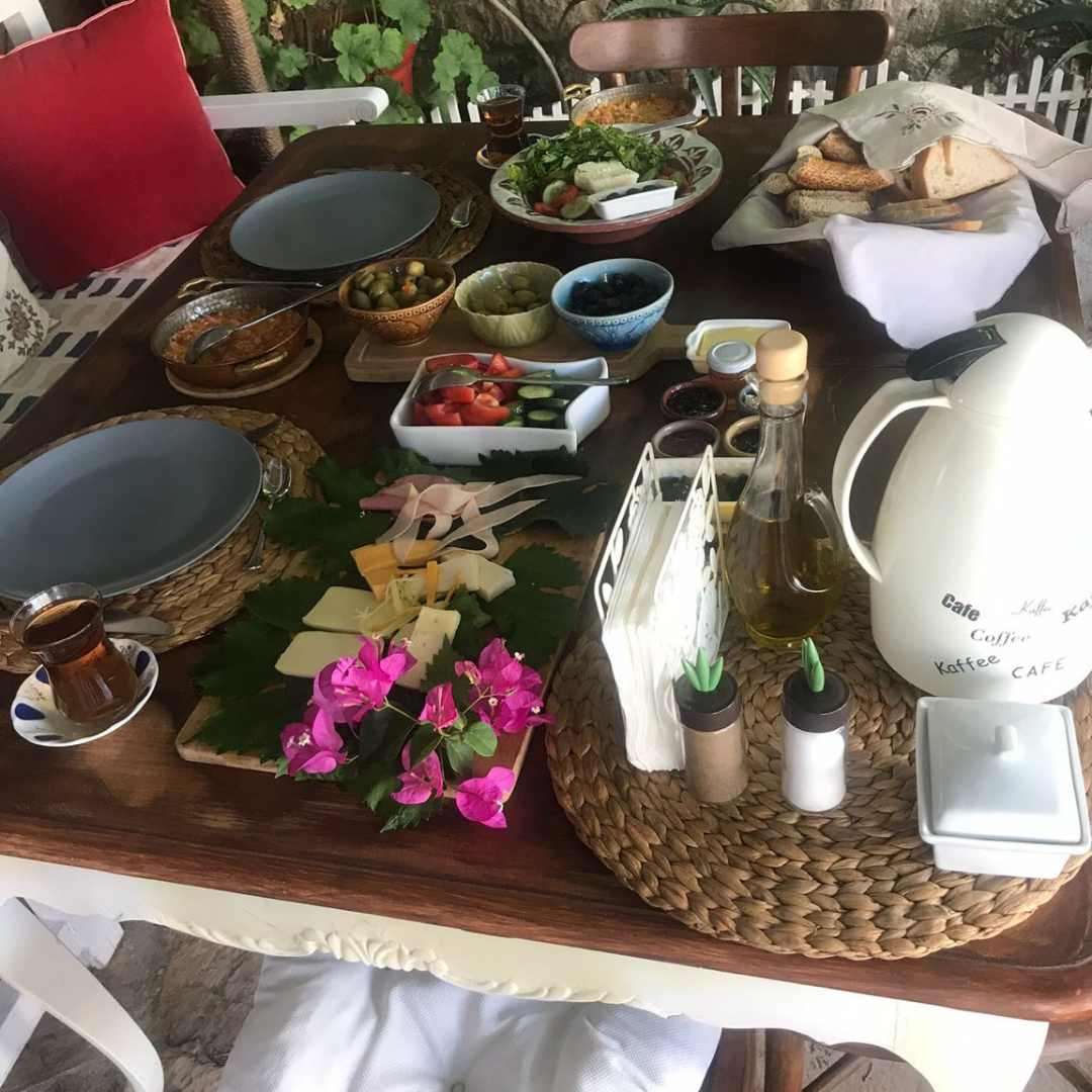 Alaçatı Tatil Kahvaltı Salonları